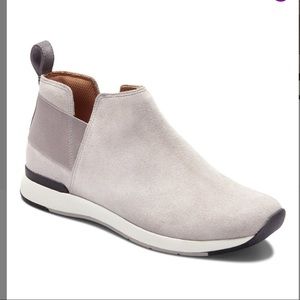 Vionic Cece Sneaker, size 8